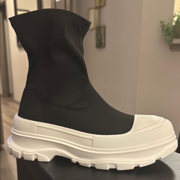 Cape Robbin Gig-Sideper sneaker boots 🥾 BRAND NEW❣️Size 7 - Picture 3 of 15